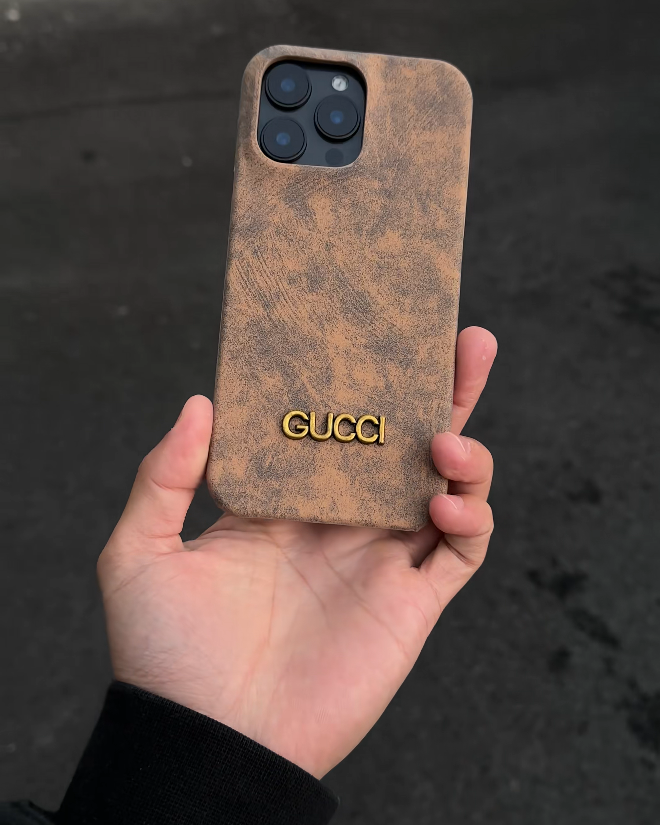 古馳金屬立標翻毛皮手機殼